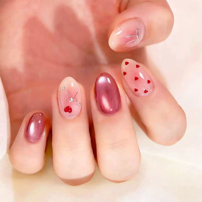 Kunstnagelset mit romantischen Herzen und eleganten Schleifen Brehn