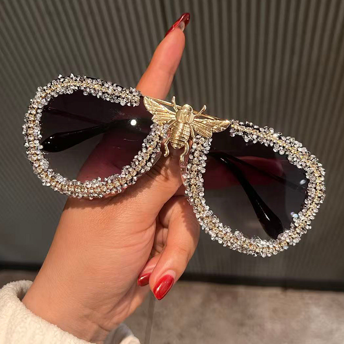 Damen Glamouröse Statement-Sonnenbrille mit einzigartigem Insektendesign Brehn