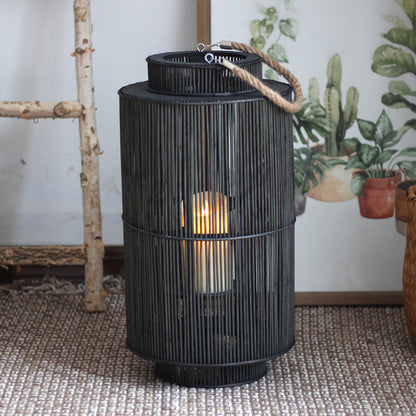Dekorative Laterne aus geflochtenem Material Brehn