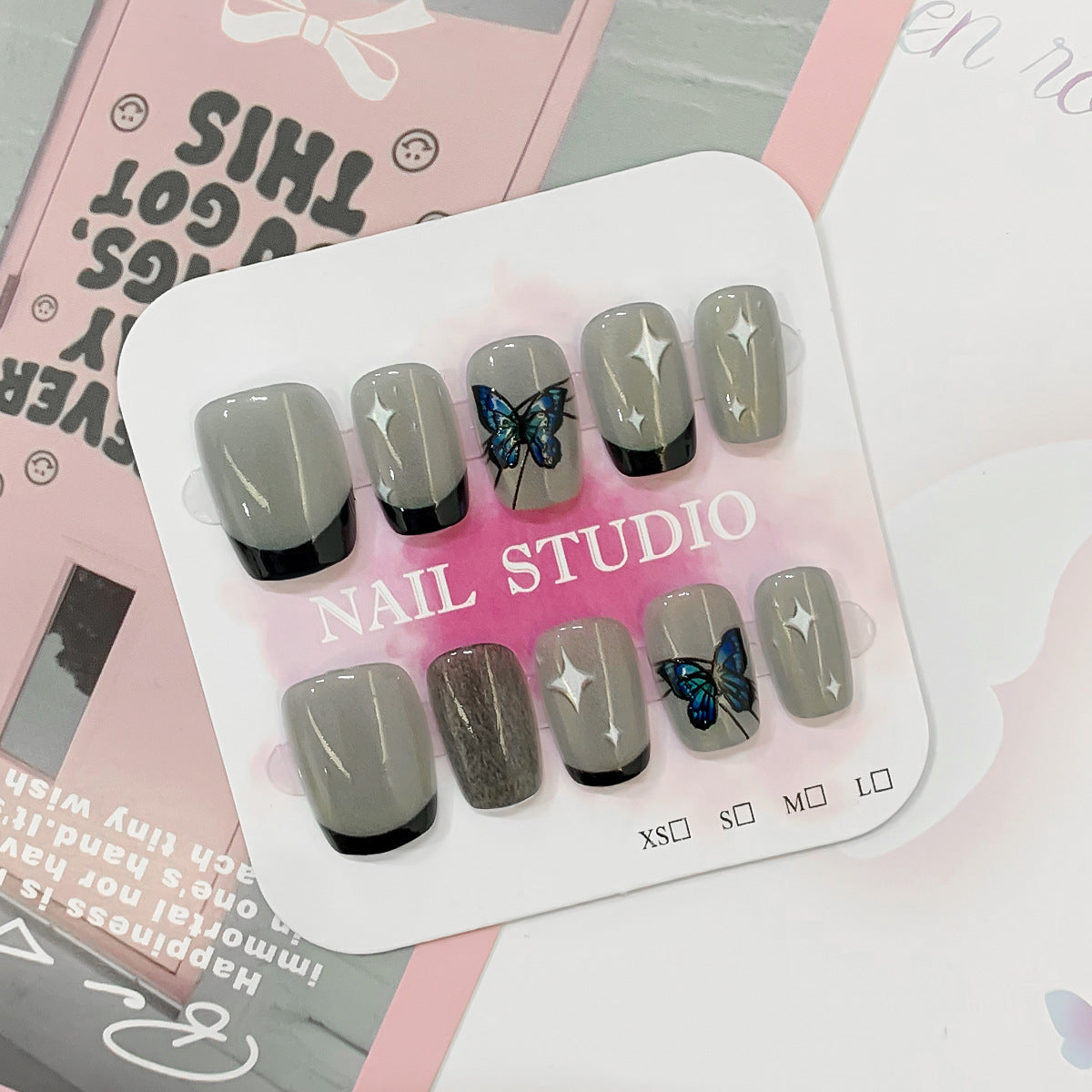 Kunstvolle Nagelspitzen mit Schmetterlings-Motiven Brehn