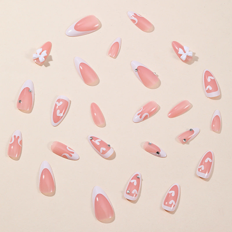 Herz-inspiriertes 3D-Nagelkunstdesign Brehn