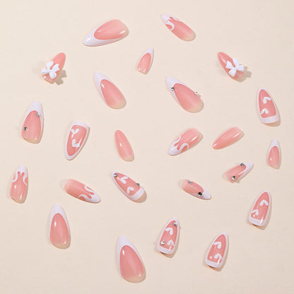 Herz-inspiriertes 3D-Nagelkunstdesign Brehn