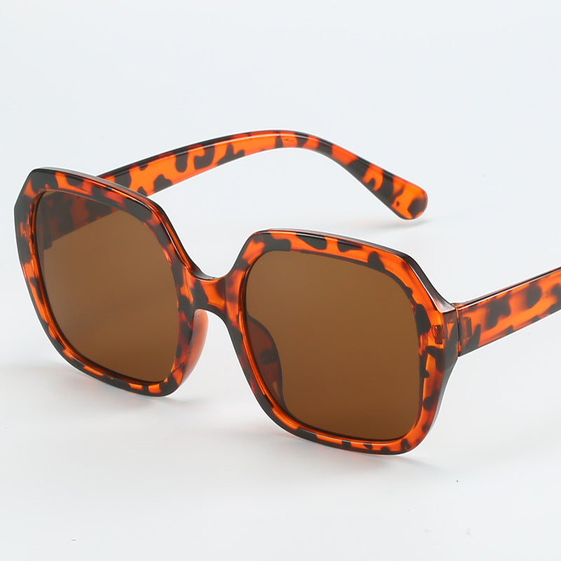 Damen Modische Oversized-Sonnenbrille mit extravaganten Leopardendetails Brehn