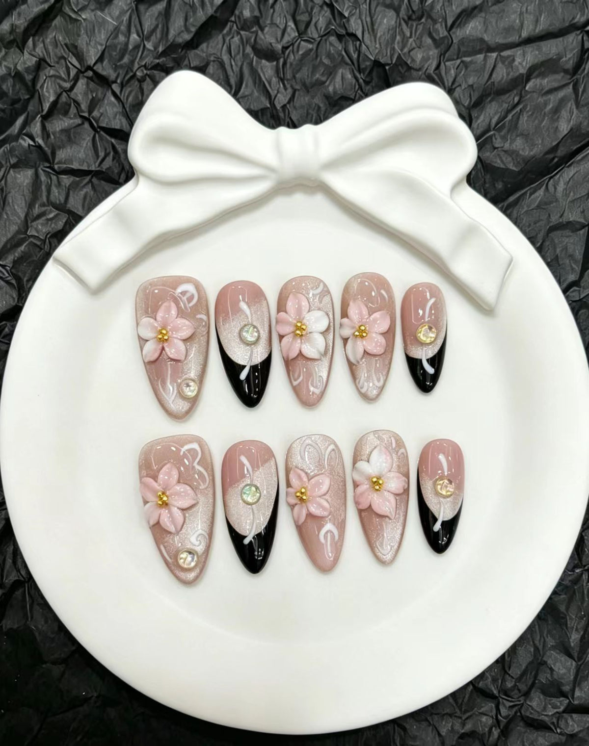 Künstlerisches Press-On Nagelkunst-Set mit Blumendesign