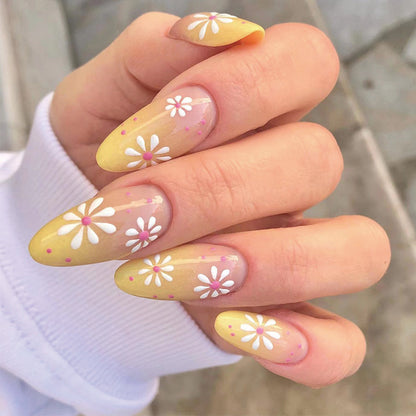 Kunstvolle Press-On Nägel mit floralen Mustern Brehn