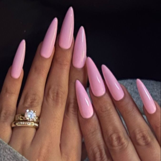 Kunstnagelset mit spitzen Designelementen Brehn