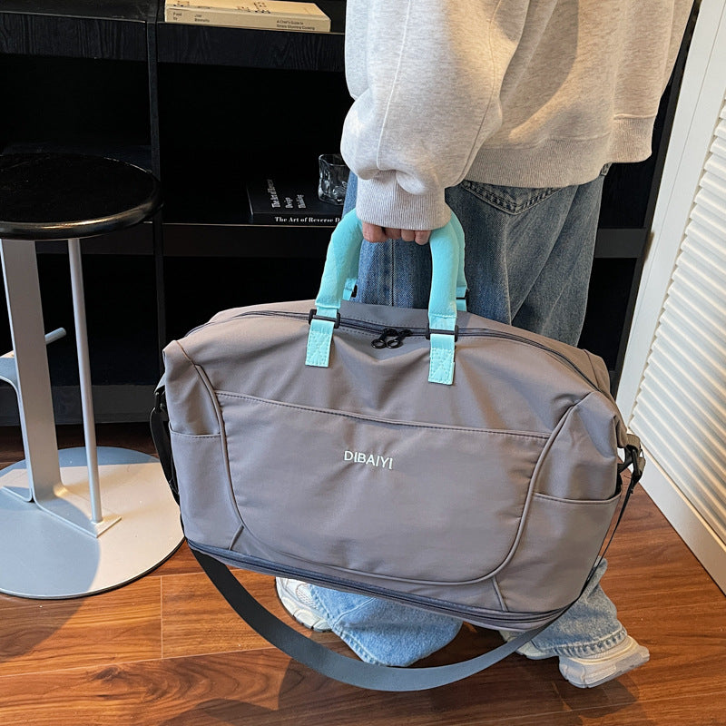 Sportliche Reisetasche Mit Verstellbarem Schultergurt Brehn