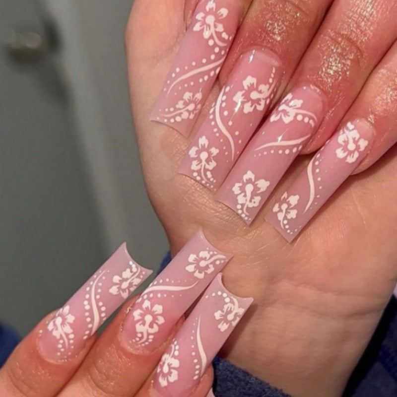 Künstlerische florale Ombre-Nagelspitzen Brehn