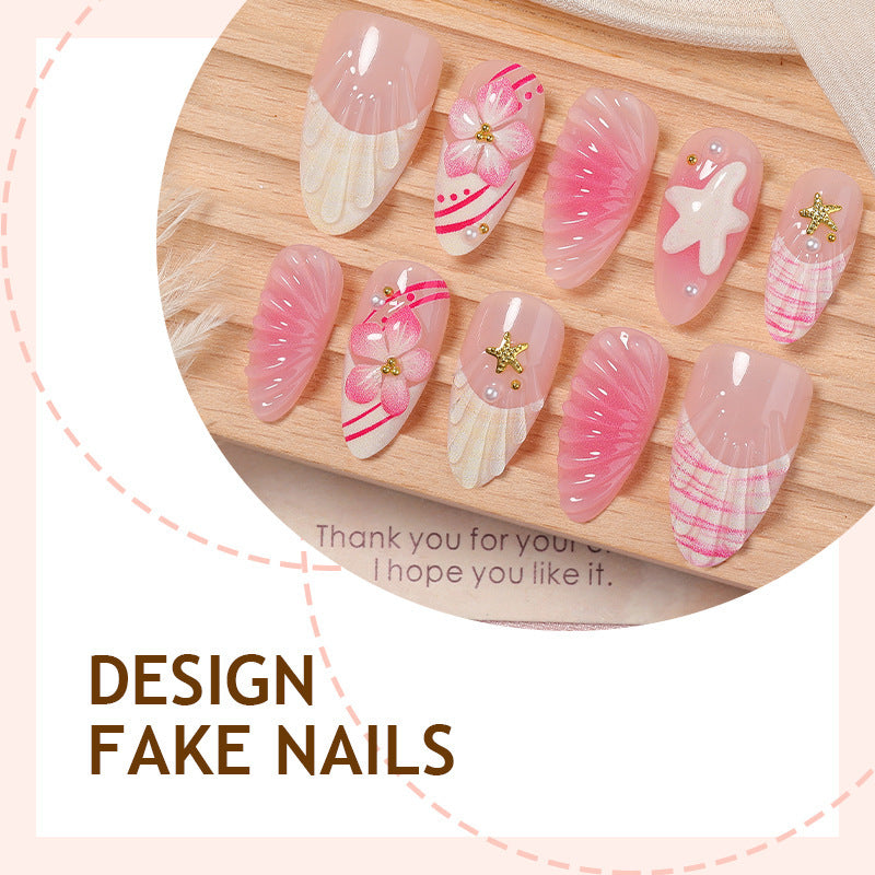 Kunstnagelset mit maritimen Motiven und glamourösen Akzenten Brehn