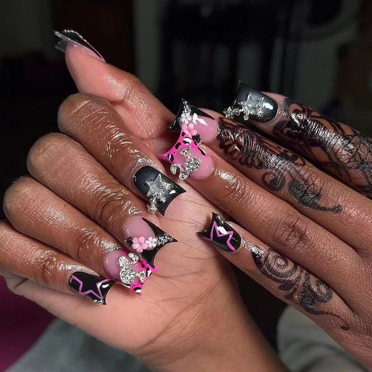 Glamouröse Blumenschmuck-Nagelverlängerungen Brehn
