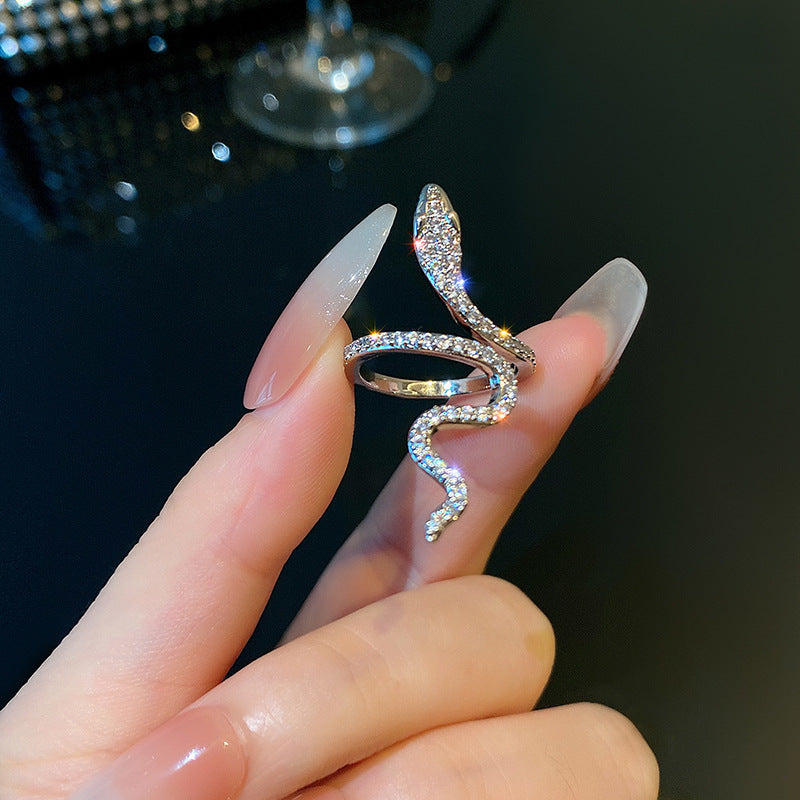Eleganter Schlangenring mit Funkelnden Zirkonia Steinen Brehn