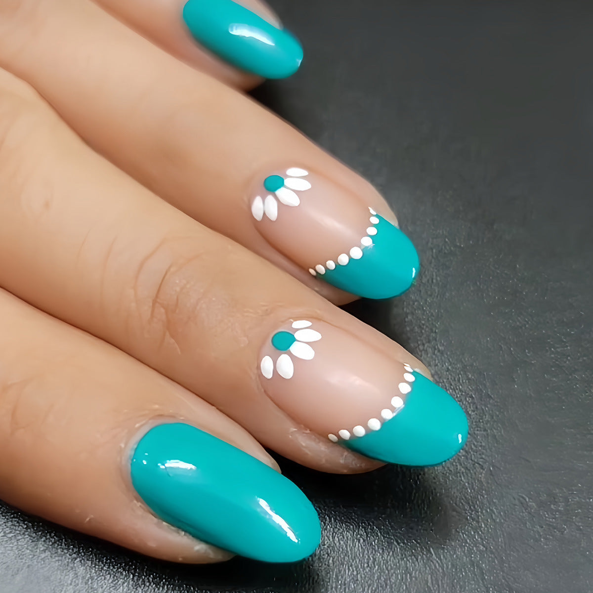 Elegantes florales Akzent-Nagelkunst-Set Brehn