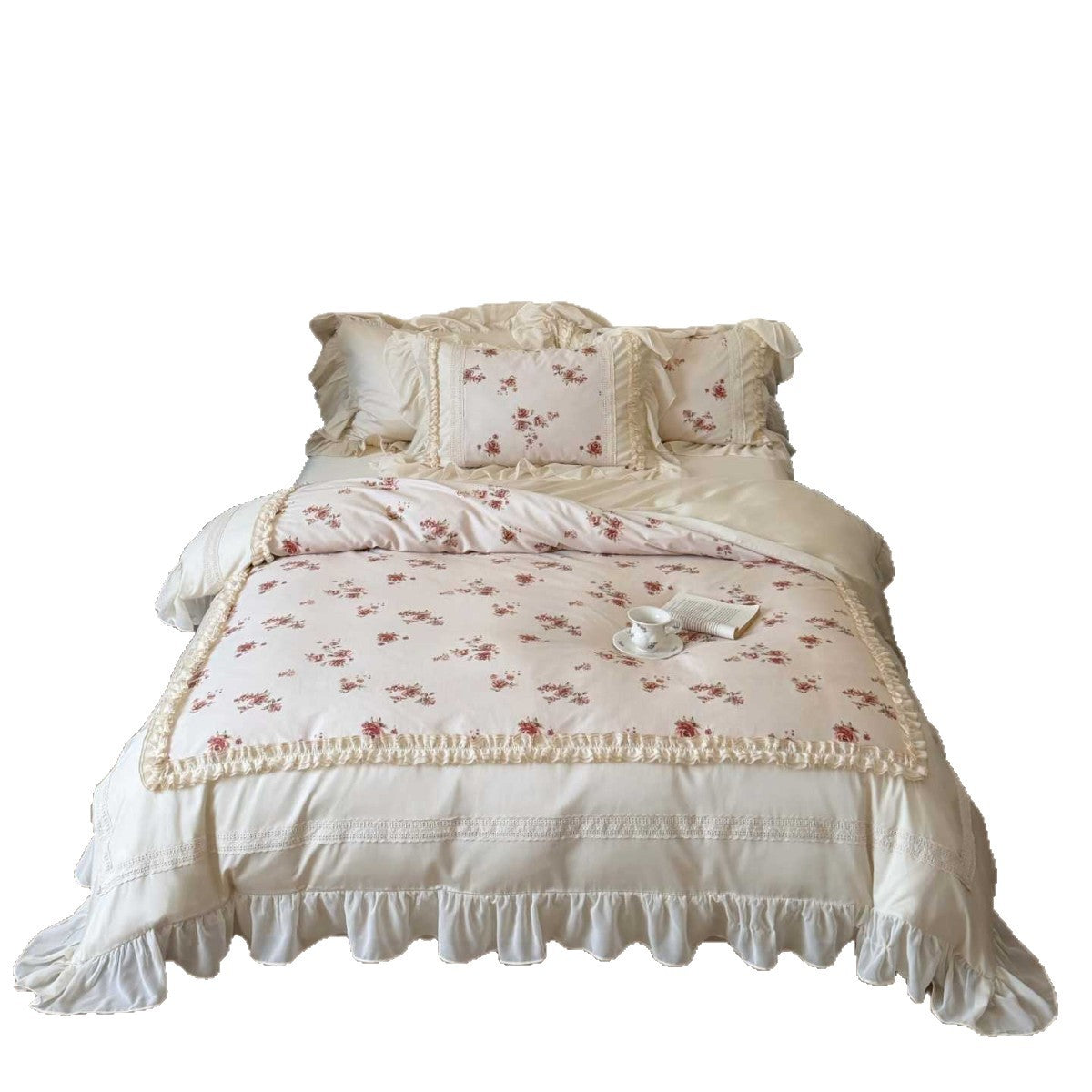 Luxus-Bettgarnitur aus Baumwollsatin mit Volant-Bettrock, Spitzenbordüre und gesteppter Vintage-Decke