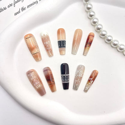 Dekoratives Druck-Nagelkunst-Set mit eleganten Mustern