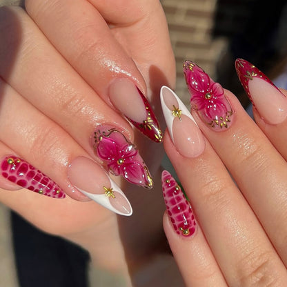Kunstvolle Nagelkunst mit floralen und Glitzer-Akzenten Brehn