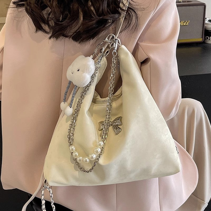 Modische Handtasche mit Einzigartigem Anhänger und Kettenakzenten Brehn