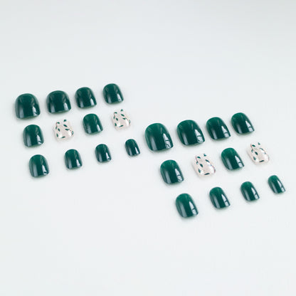 Künstlerisches Florales Nagelkunstdesign