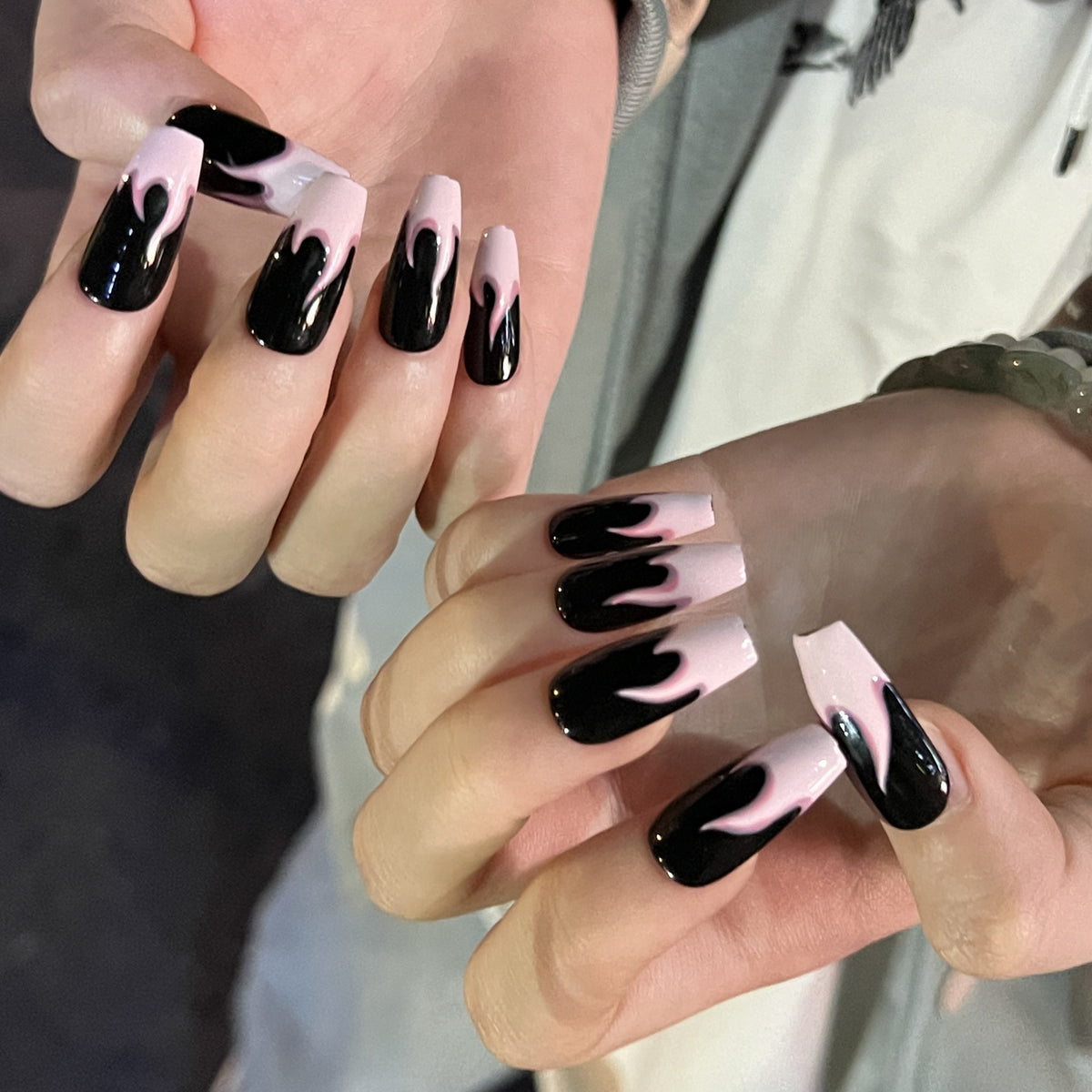 Kunstvolle Nagelverlängerungen mit Farbverlauf und Flammen-Design Brehn