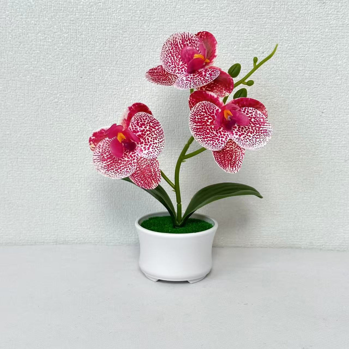 Künstliche Orchideenpflanze für die Innendekoration zu Hause und im Büro