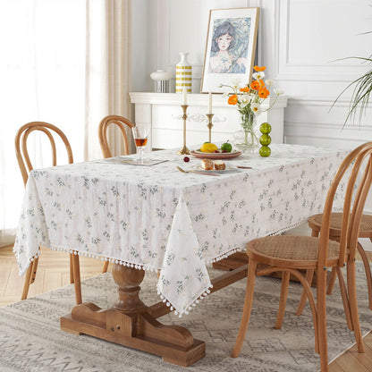 Blumen bestickte Tischdecke