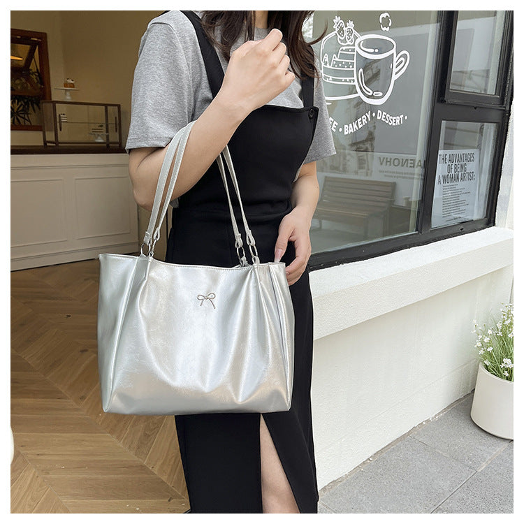 Elegante Glänzende Hobo-Handtasche Brehn