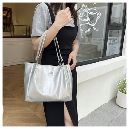 Elegante Glänzende Hobo-Handtasche Brehn