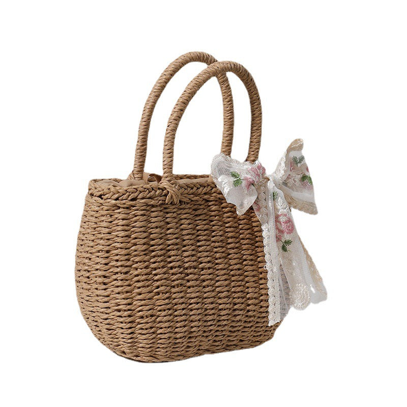 Elegante Basttasche mit Floralem Schleifendetail Brehn