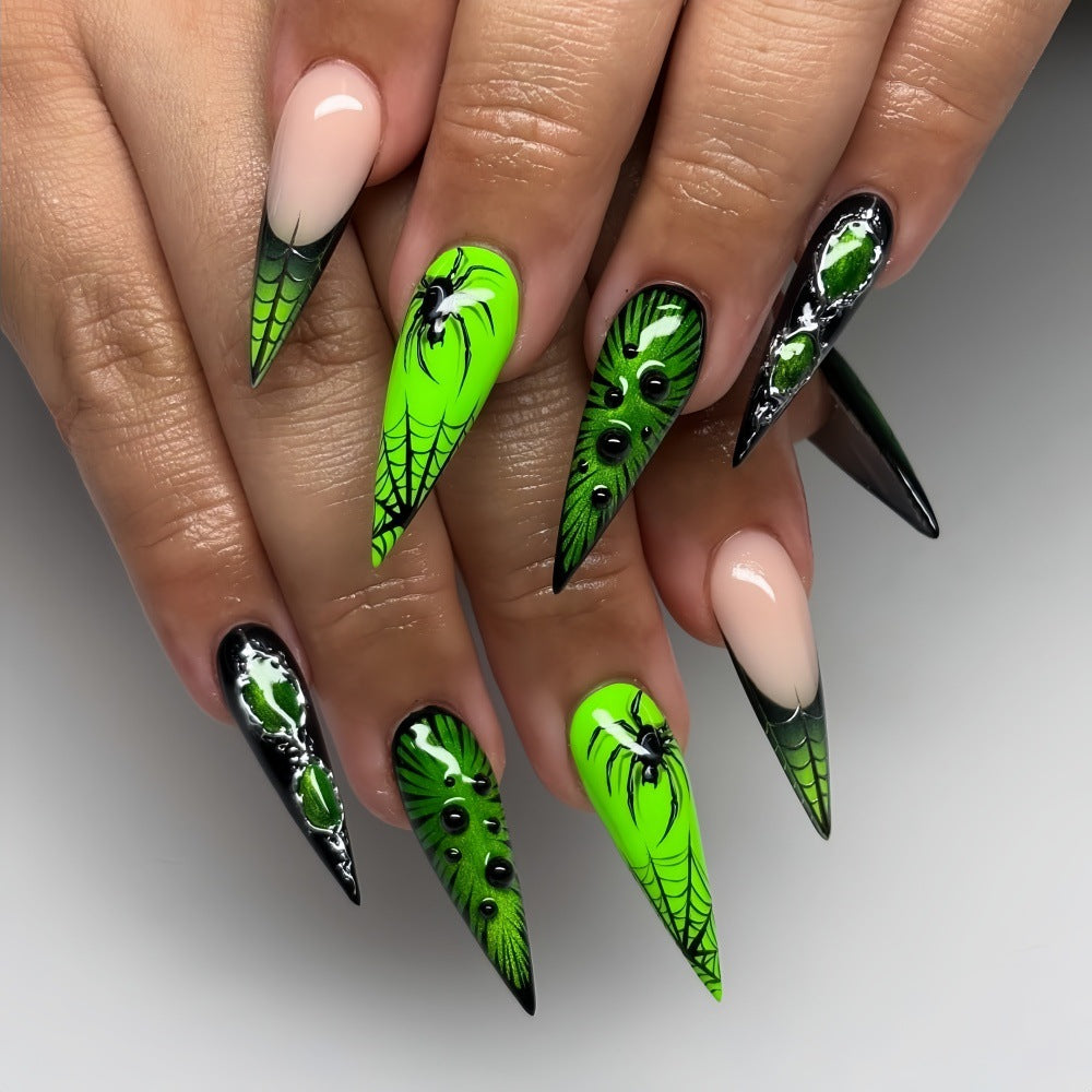 Kreatives Halloween Nagelset Brehn