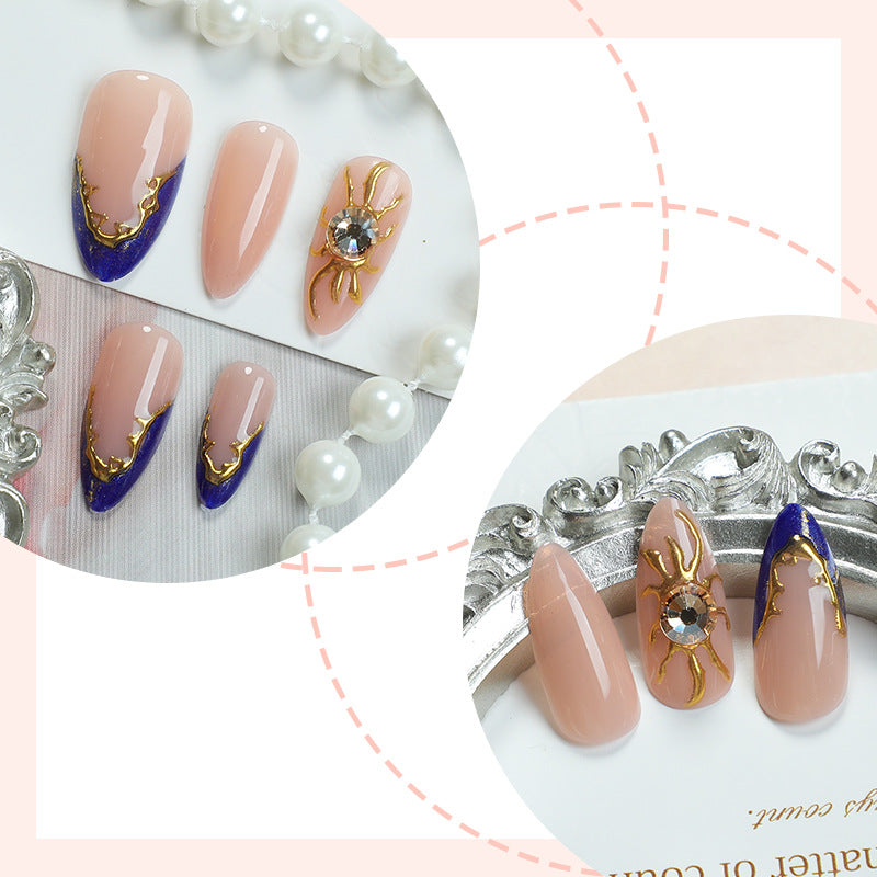 Premium Dekorativer Press-On Nagel Satz mit Gold und Blau Akzent Designs Brehn