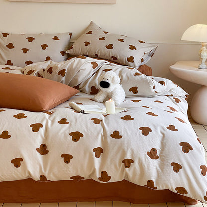Baumwollsatin-Bettwäsche-Set mit verspieltem Erdbeer-Alloverprint und wendbarer Decke