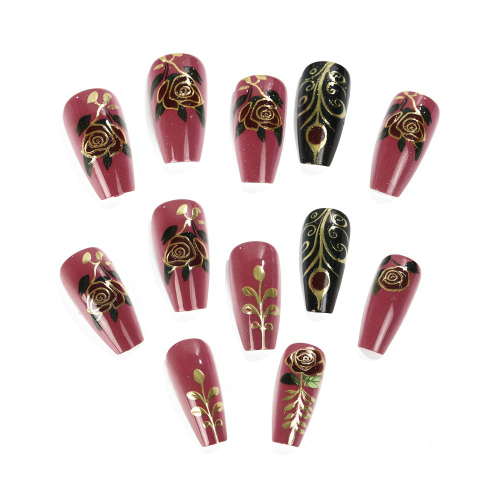 Kunstnagel Set mit floralen und eleganten Verzierungen Brehn