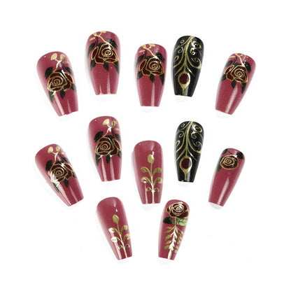 Kunstnagel Set mit floralen und eleganten Verzierungen Brehn