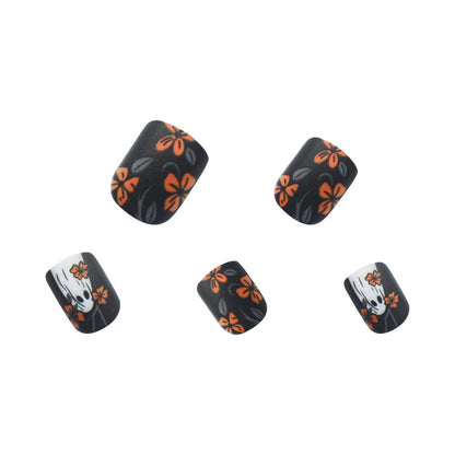 Kunstnagelset mit gruseligem Geisterdesign und floralen Akzenten Brehn