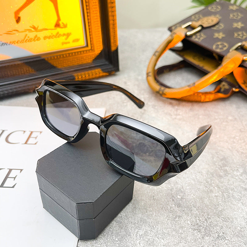 Damen modische Sonnenbrille mit auffälligem Rahmen Brehn