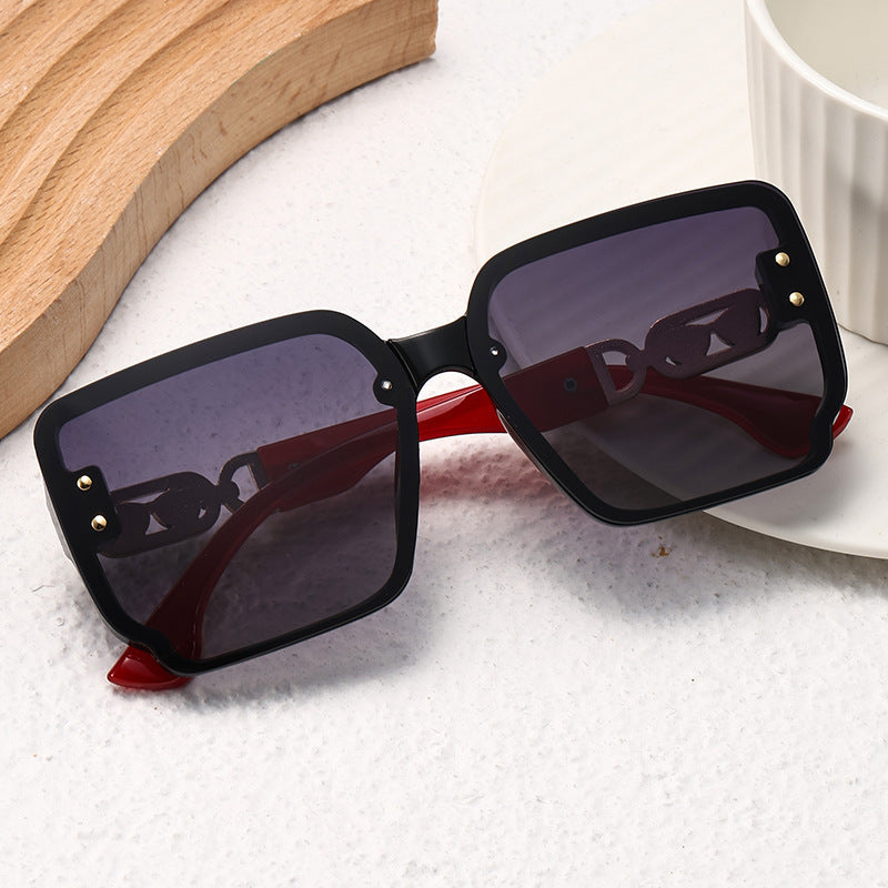 Damen oversized Sonnenbrille mit eleganten goldenen Details Brehn