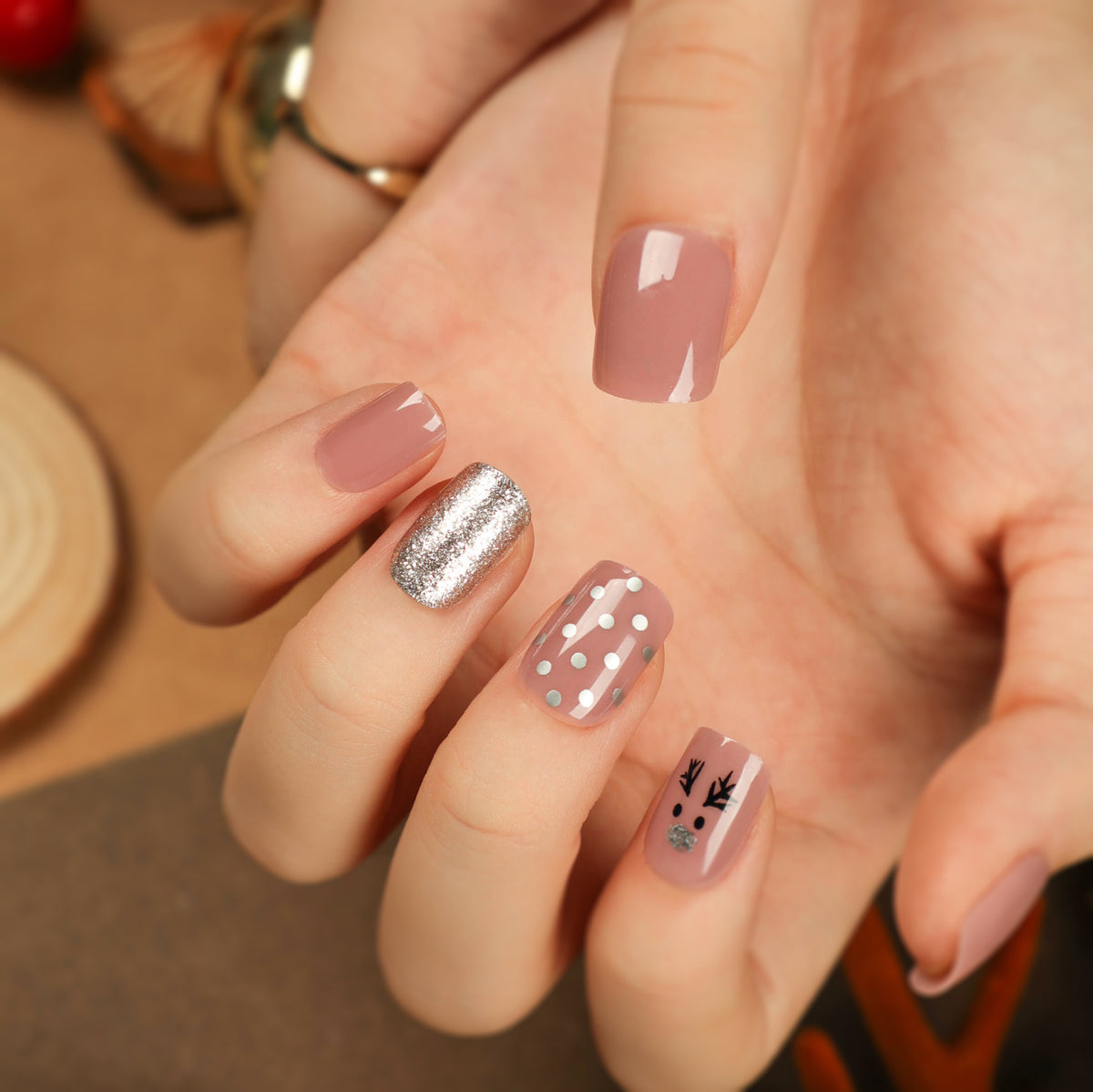 Kunstvolle Nagelkunst mit festlichen Akzenten Brehn