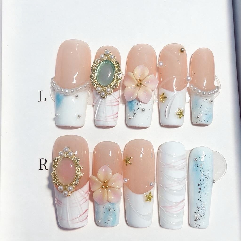 Blumenverzierte Press-On Nagelset