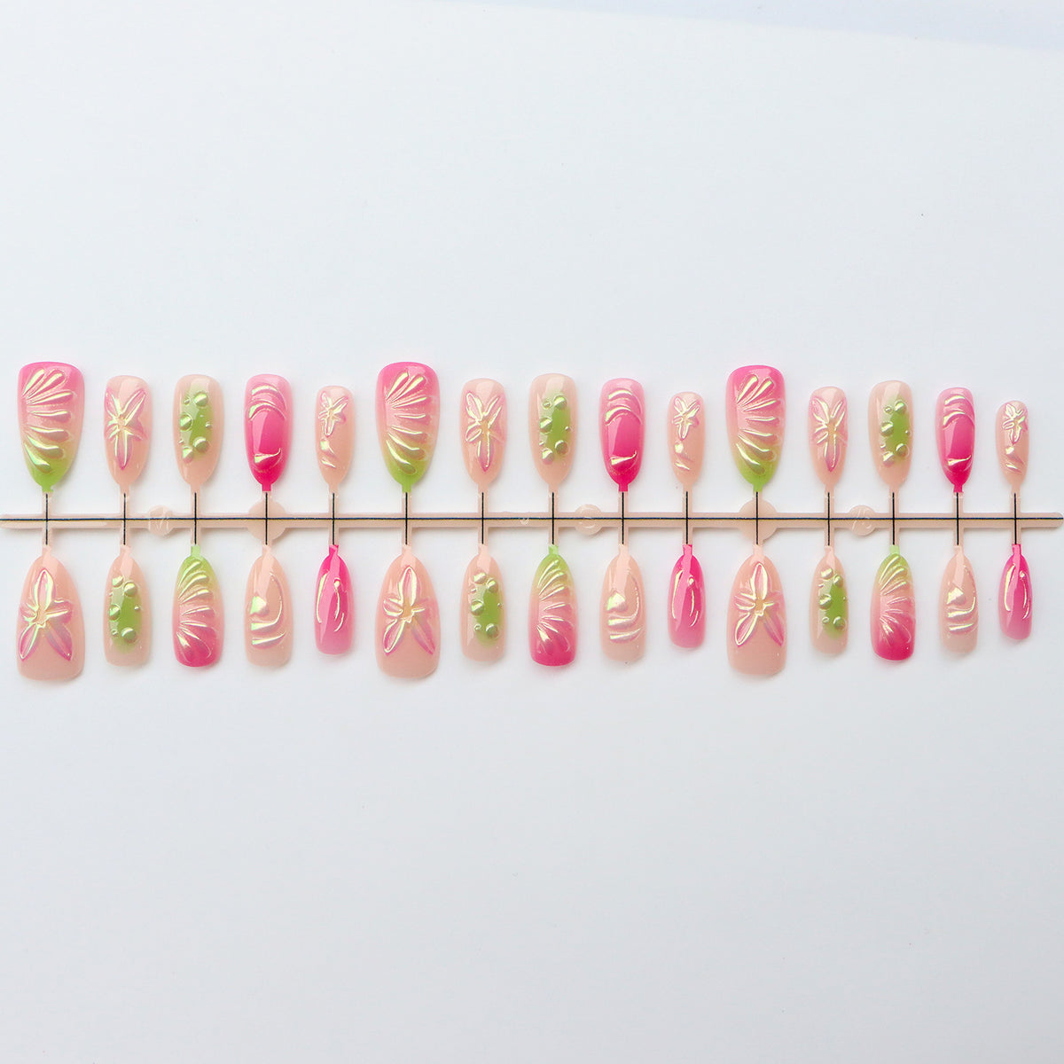 Detailliertes florales Nagelkunst-Set