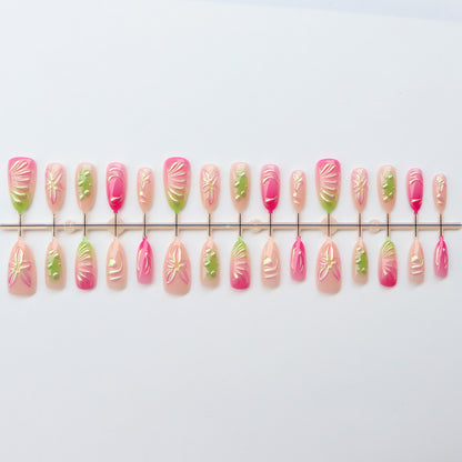 Detailliertes florales Nagelkunst-Set