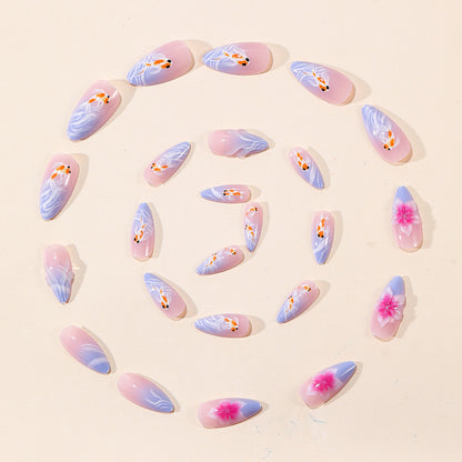 Künstlerische Koi-Fische und florale Nagelkunstverlängerungen Brehn