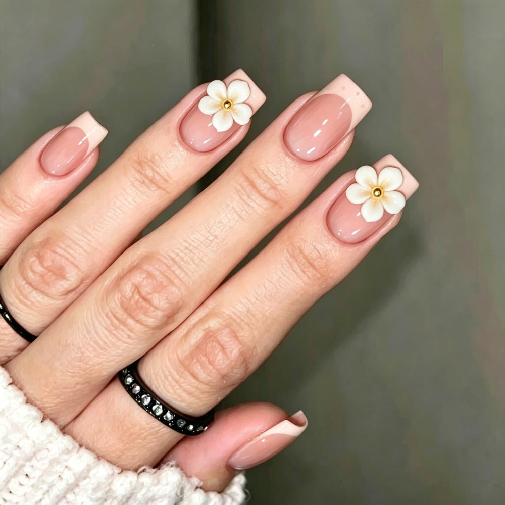 Kunstnägel mit Zartem Blüten-Design Brehn