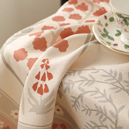 Rechteckige pflegeleichte Tischdecke im floralen Jacquard mit dekorativer Bordüre Brehn