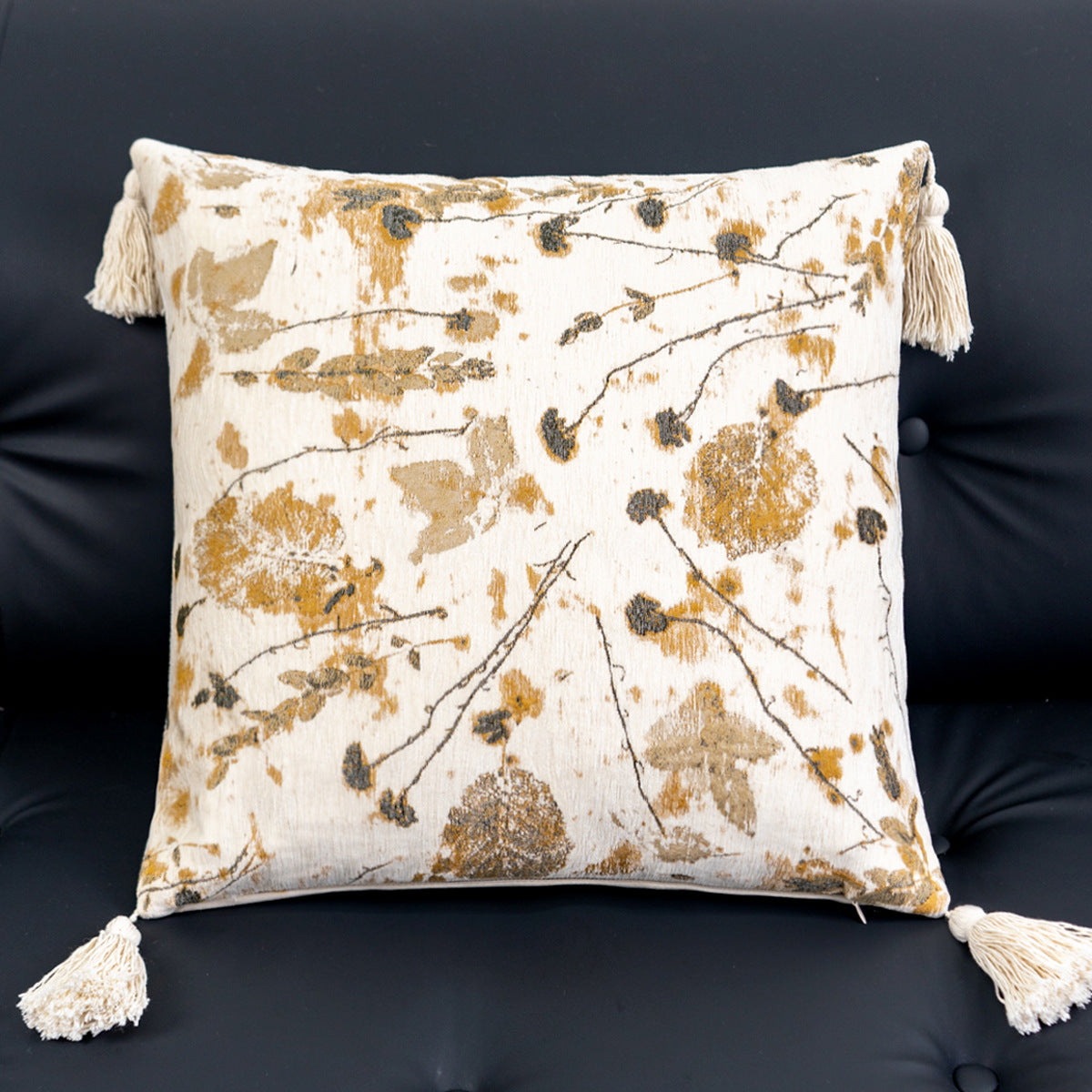 Luxuriöser Sofa- und Bettschmuck