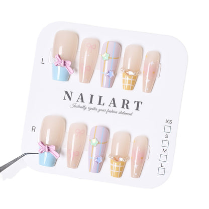 Künstlerisches Press-On Nagelset mit verspielten Designs Brehn