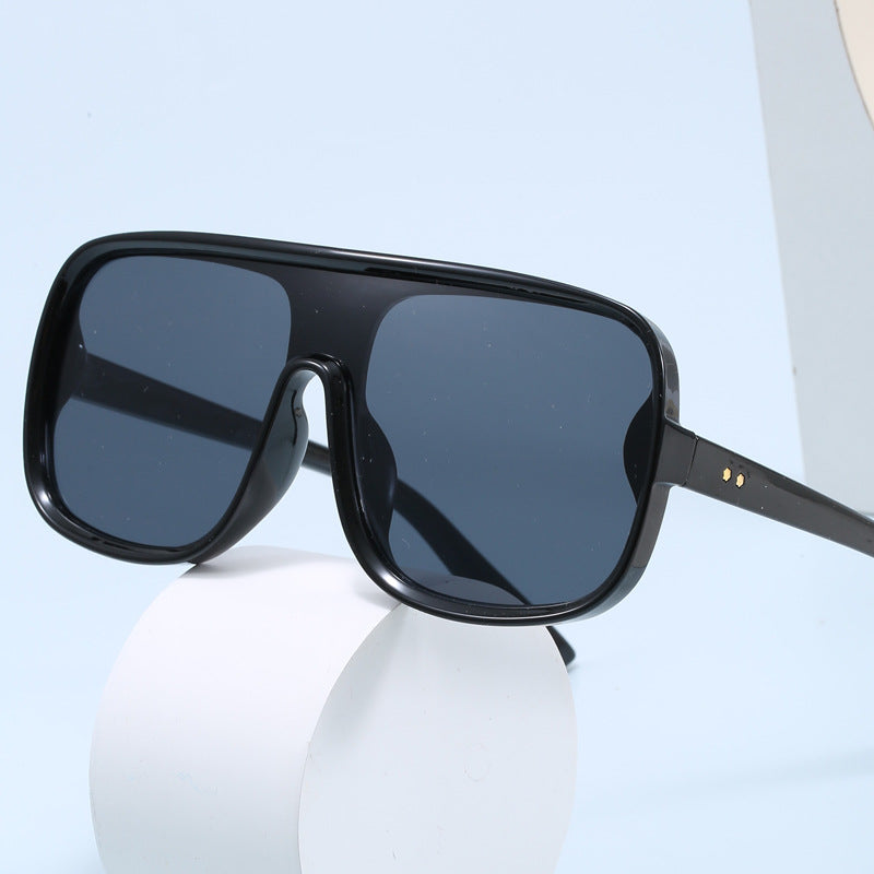Damen modische Oversized-Sonnenbrille im futuristischen Design Brehn