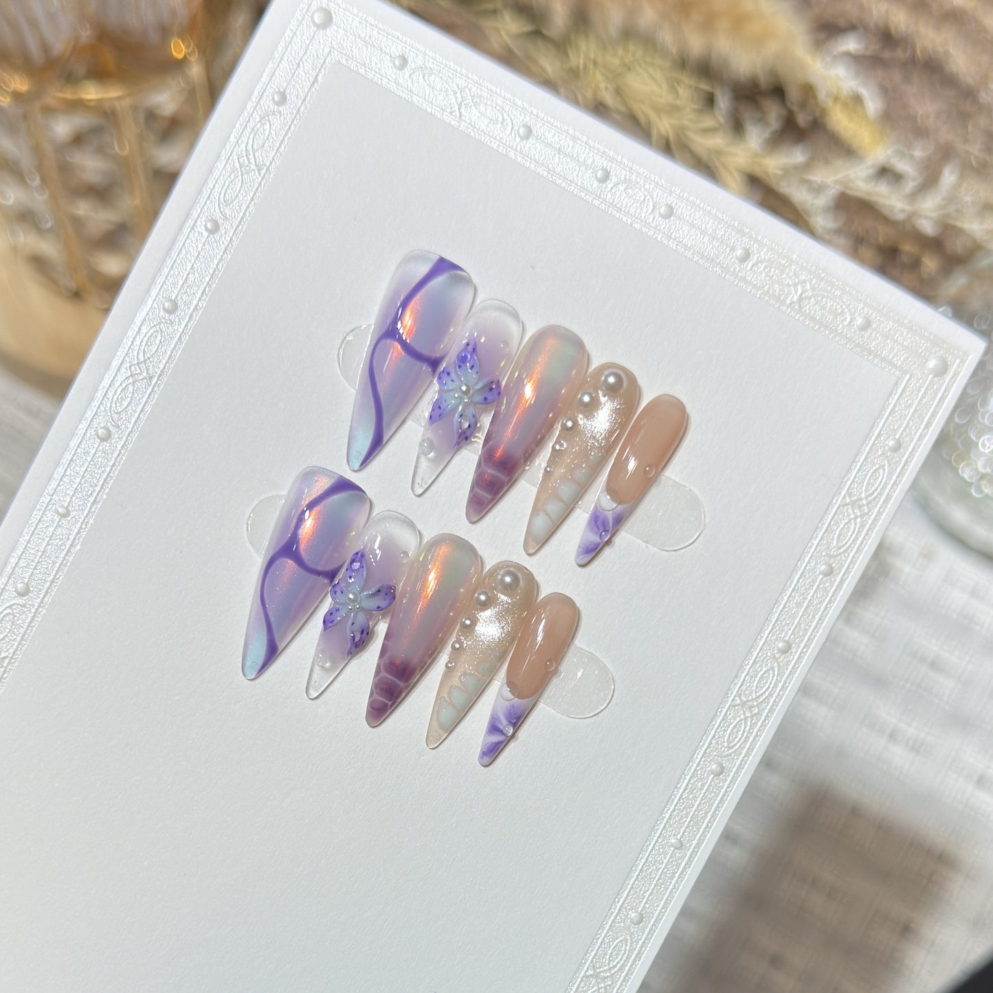 Künstlerisches Stiletto Press-On Nageldesign-Set mit floralen Elementen Brehn