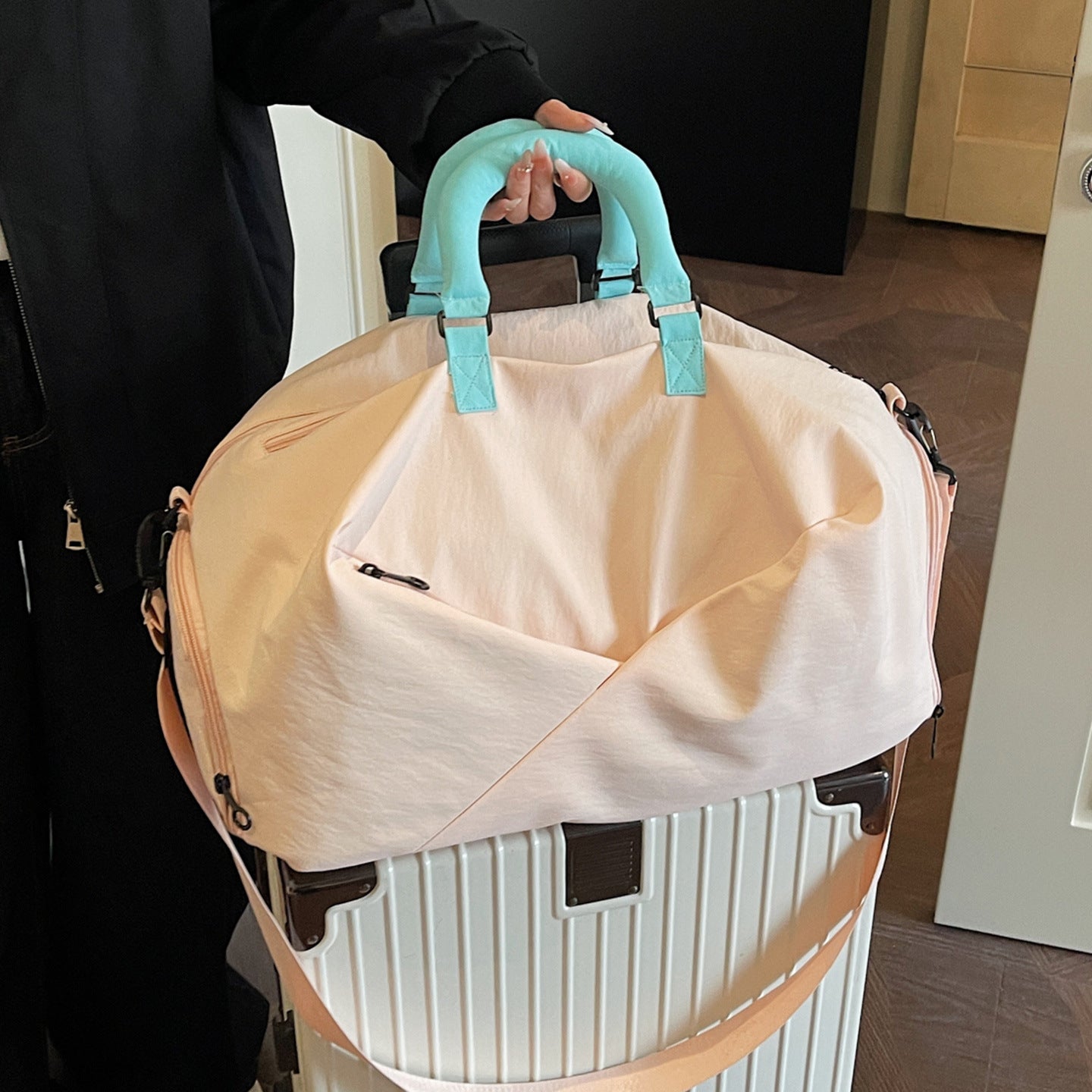 Schlanker minimalistischer Reisetasche Brehn