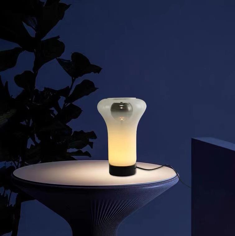 Elegante Glas Tischlampe mit einzigartigem Design