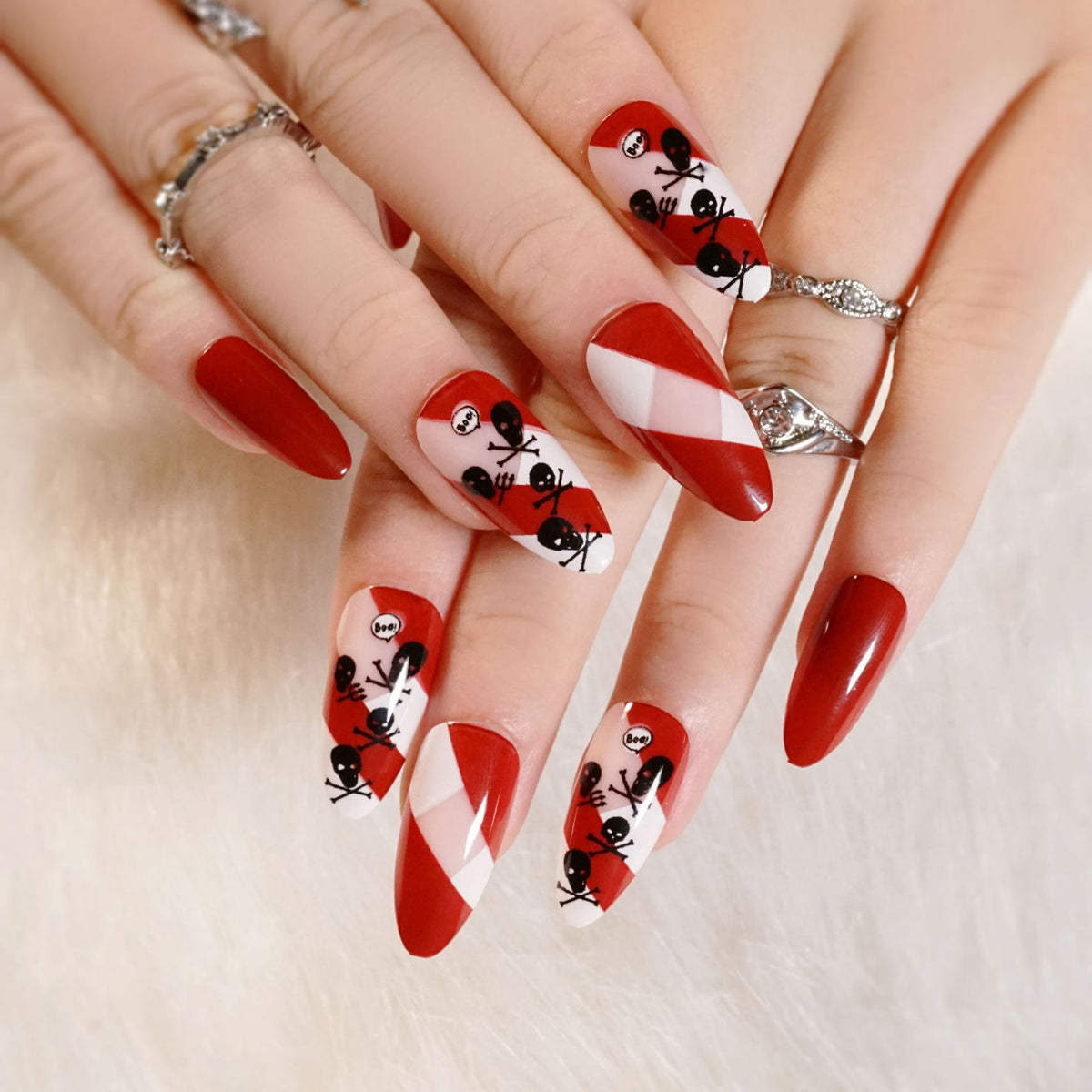 Kunstvolle Nagelkunst im Halloween-Design Brehn