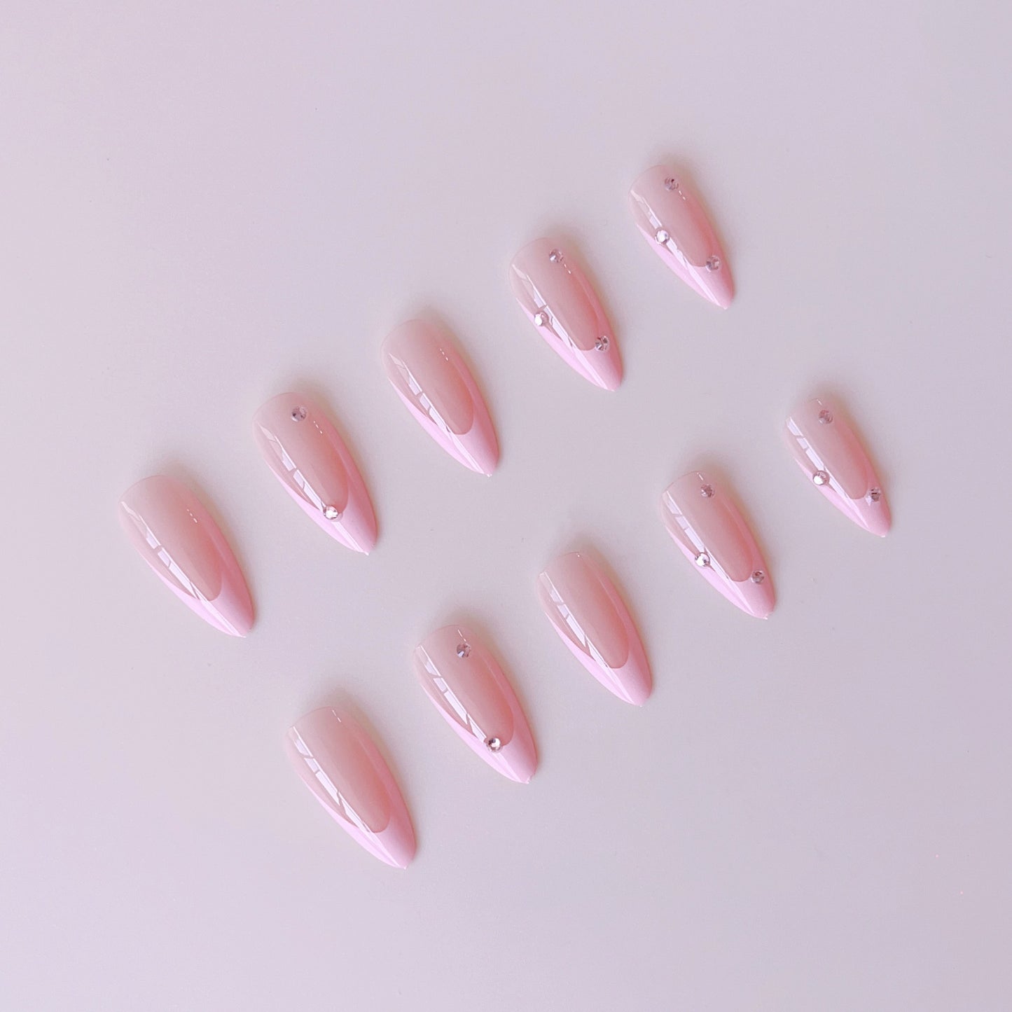 Kunstnagelset mit eleganten Glitzer-Akzenten Brehn